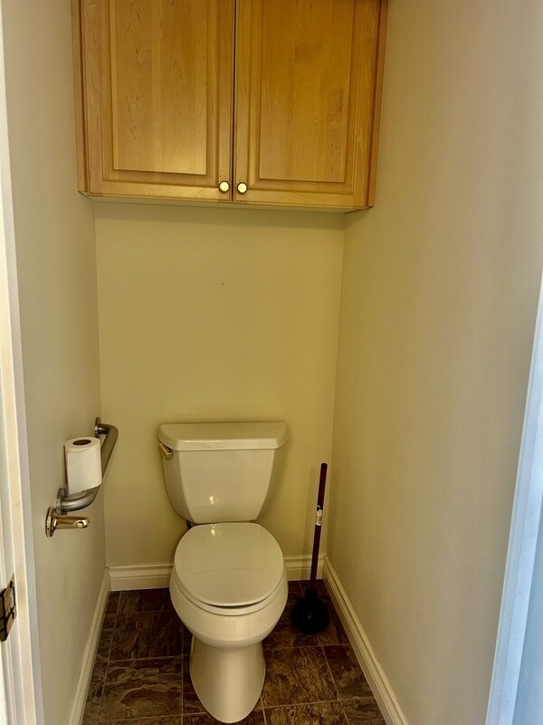 Building Photo - 560 E Maberry Dr