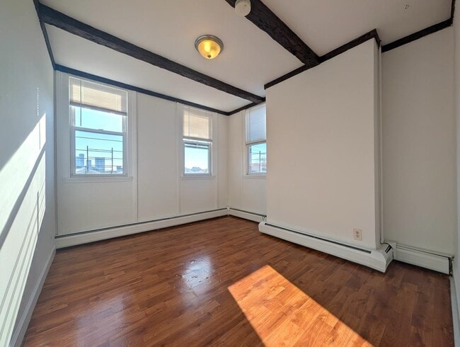 Building Photo - 148 South St