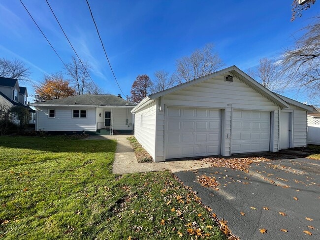 Building Photo - 19680 E Brandywine Dr