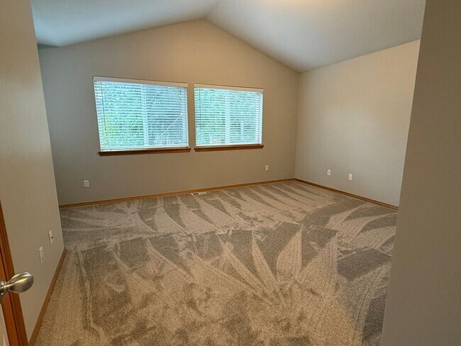 Building Photo - 5Bd/2.5Ba Maple Valley House
