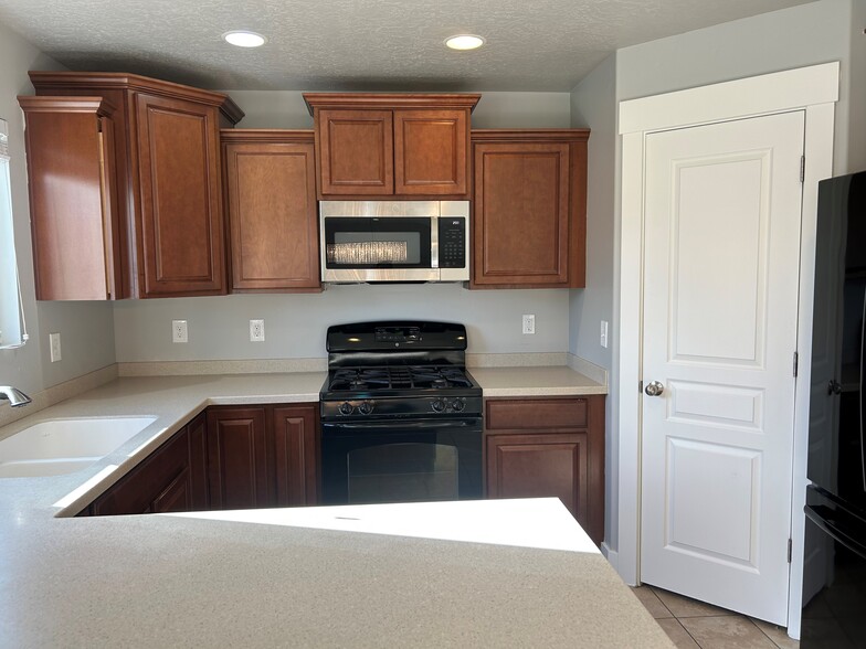 Kitchen - 2773 W Harker View Ln