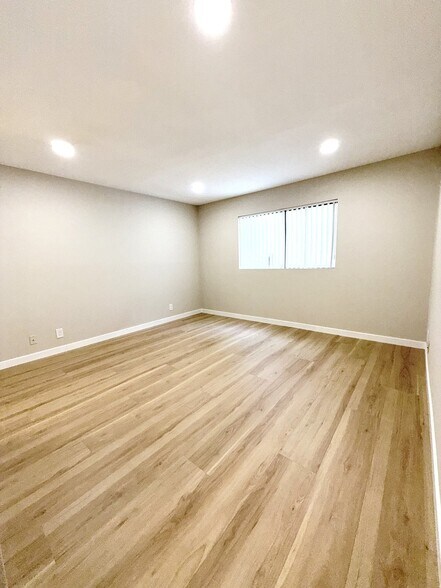 Building Photo - 620 E San Jose Ave