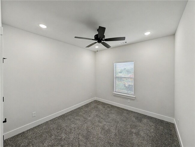 Building Photo - 6807 SW Basswood Ave