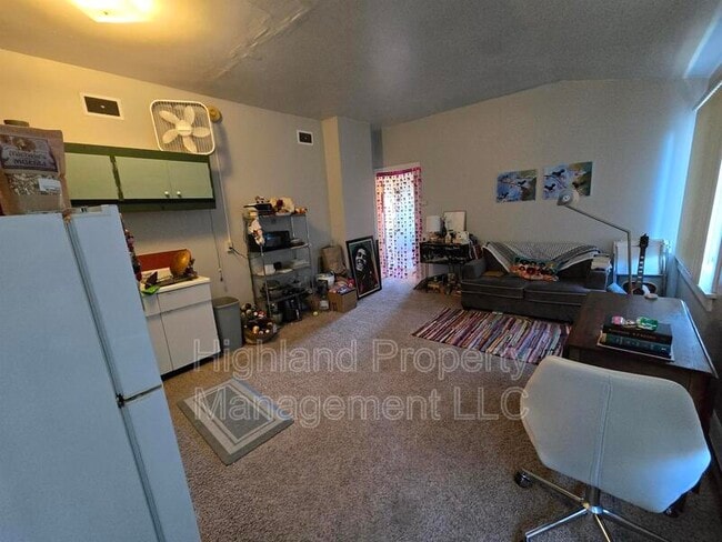 Building Photo - 235 SE Daniel St