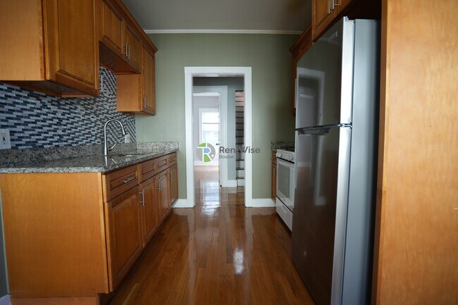Building Photo - 129 Draper St