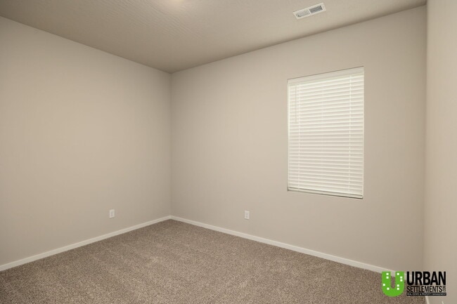 Building Photo - 3744 Clinton Rd