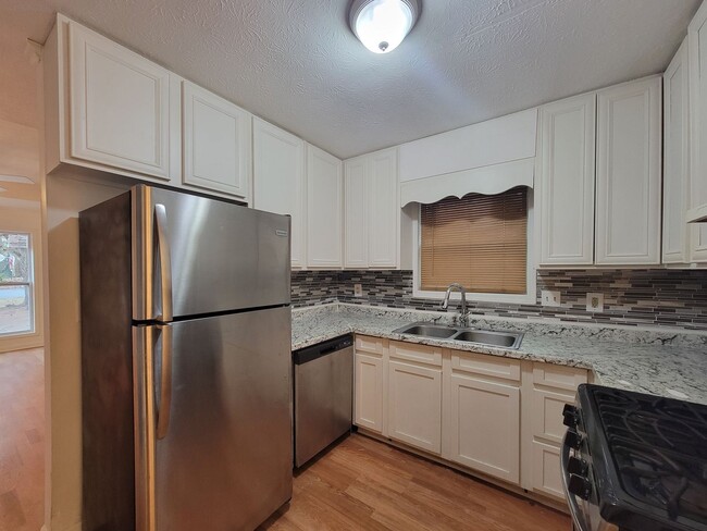 Building Photo - Fully Renovated - Private Landlord - Voucher - 2nd Chance Accepted - Ranch Home