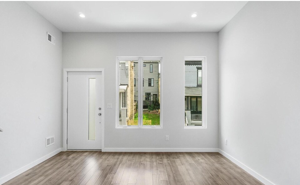 Building Photo - 1510 N Myrtlewood St