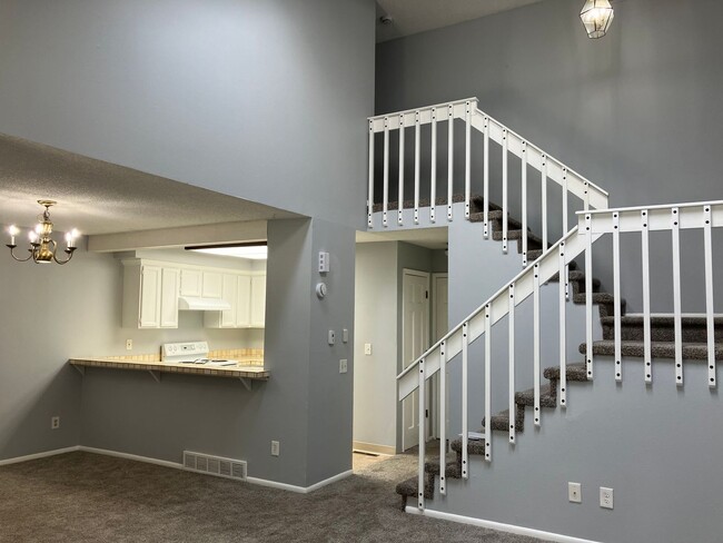 Building Photo - Coming Soon! Charming Townhome South Aurora