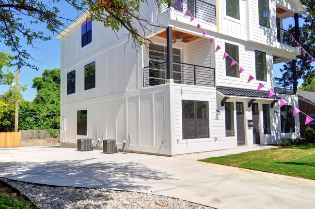 Building Photo - 2628 Forest Park Blvd