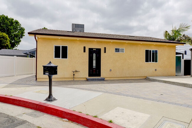 Building Photo - 20504 Lull St