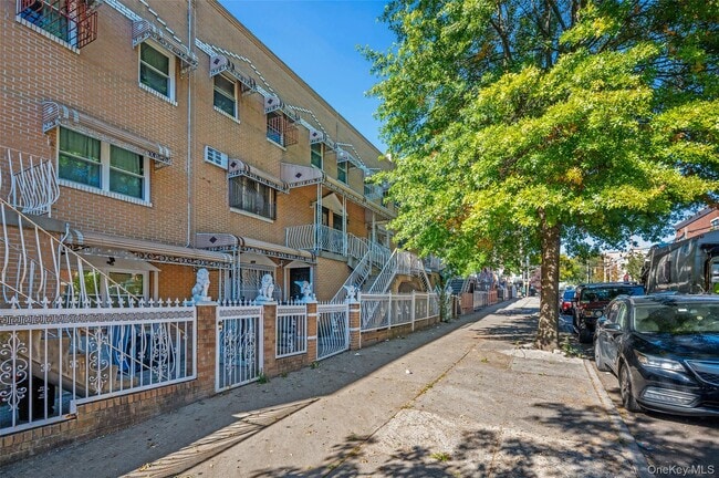 Building Photo - 380 Saratoga Ave