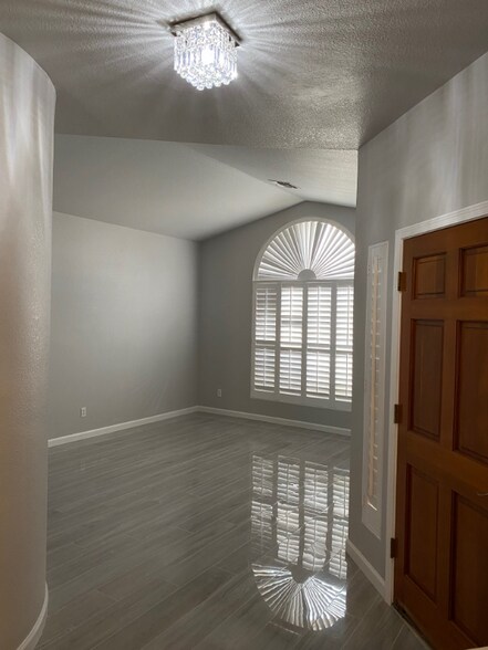 Building Photo - 3358 E Wickieup Ln