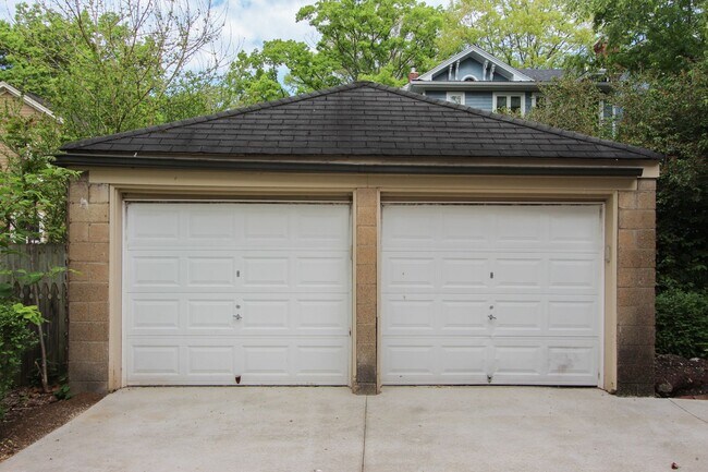 Building Photo - Greendale