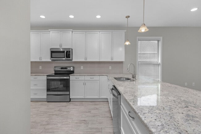 Building Photo - 702 Shady Ln Dr