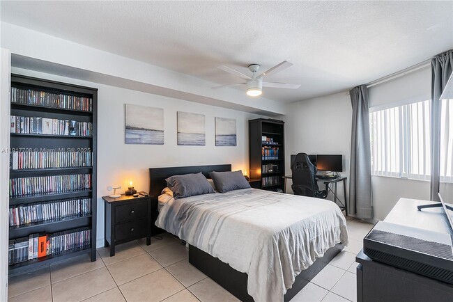 Building Photo - 280 SW 20th Rd