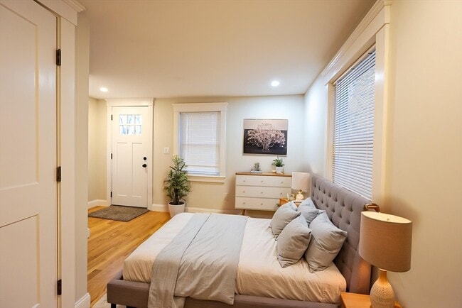 Building Photo - 85 Oak St