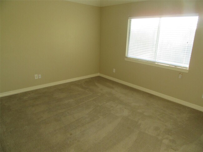 Building Photo - 914 Ivory Ridge Ln