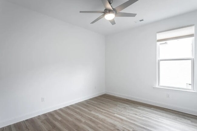 Building Photo - 6414 Satjanon Dr