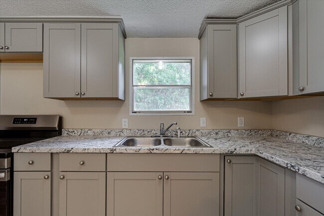 Building Photo - Peaceful 2BR 2 BA in Soddy Daisy