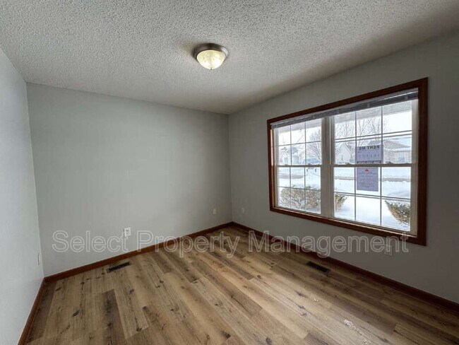 Building Photo - 829 Willen Ln