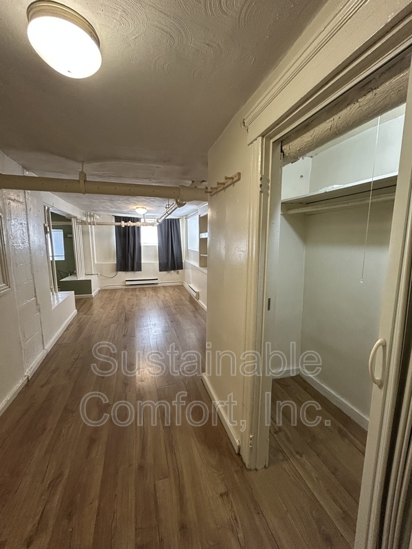 Building Photo - 827 Pleasant St