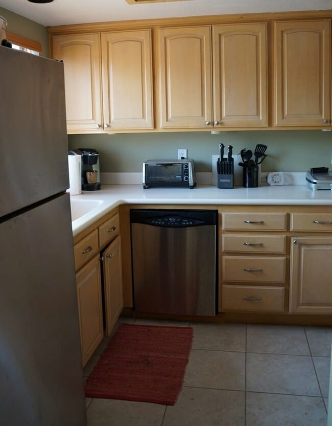 Building Photo - 3 Bed 2.5 Bath in Pacific Beach with laundry and garage!