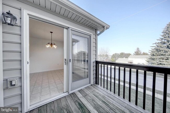 Building Photo - 10 Shady Tree Ct