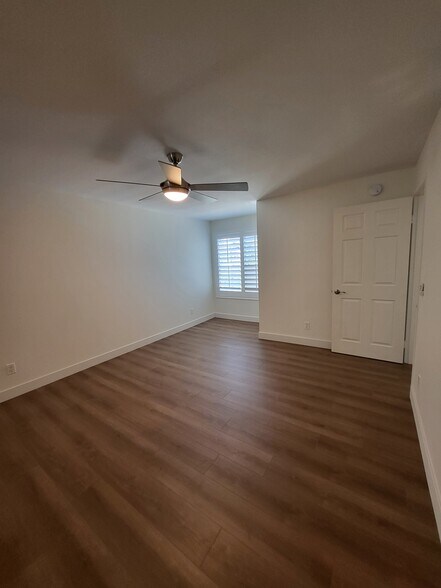 Building Photo - 5550 Owensmouth Ave