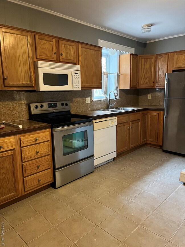 Building Photo - 21 Armando Rd