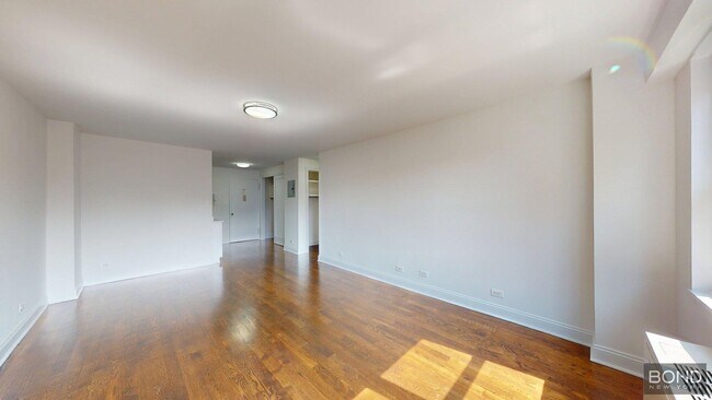 Primary Photo - 145 E 16th St