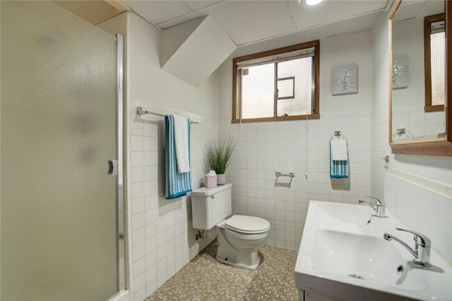 Building Photo - 4Bd/1.75Ba Seattle Home
