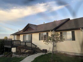 Building Photo - 2140 SW 35th Pl
