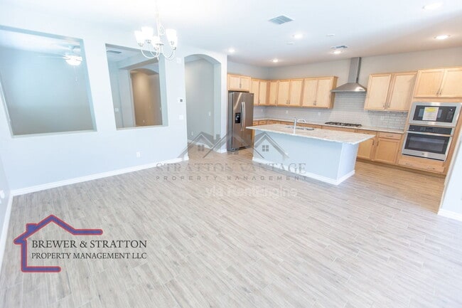 Building Photo - 15243 W Latham St