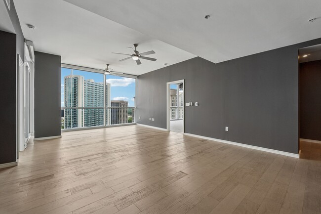Building Photo - Luxury Living in Buckhead!