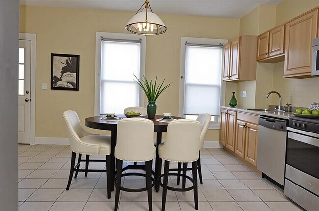 Building Photo - 68 Elm St