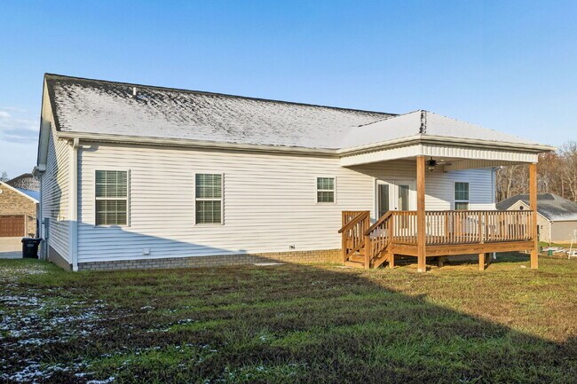 Building Photo - Quiet cut-de-sac living with country views!