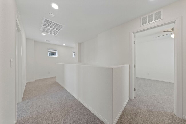 Building Photo - 412 Canary Song Dr