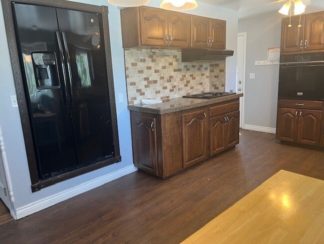 Building Photo - Kaysville 4 Bedroom, 2.5 Baths, big 2 car ...