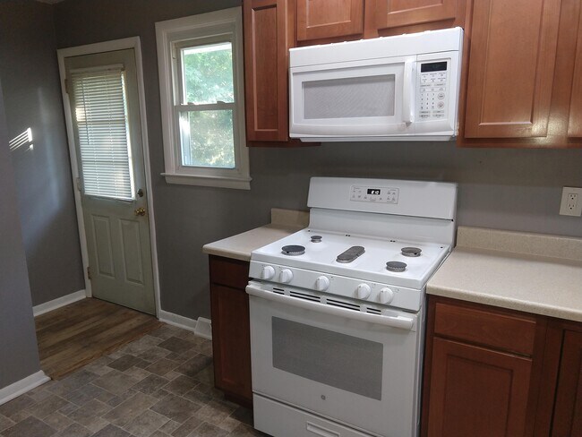 Building Photo - 610 Carpenter St