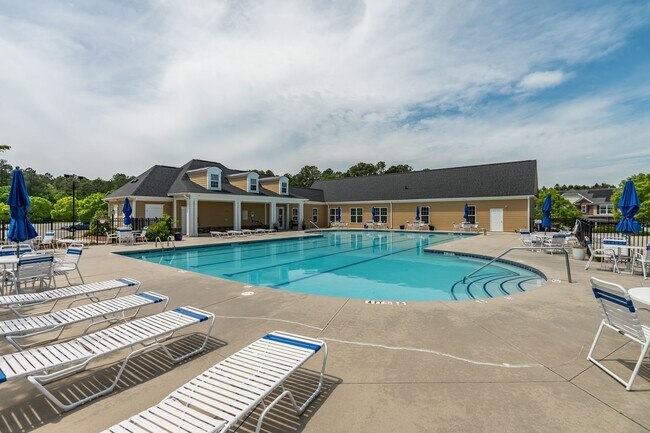 Building Photo - 500 Kings Lake Wy