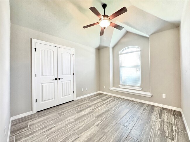 Building Photo - 4687 W Croft Dr