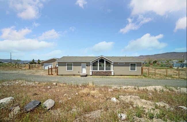 Building Photo - 5185 Buffalo Dr