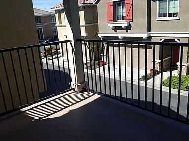 Building Photo - Well Maintained, spacious 3 bedroom single family home nestled in a great neighborhood in Rosevil...