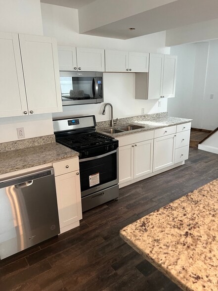 Building Photo - 1109 W 34th St