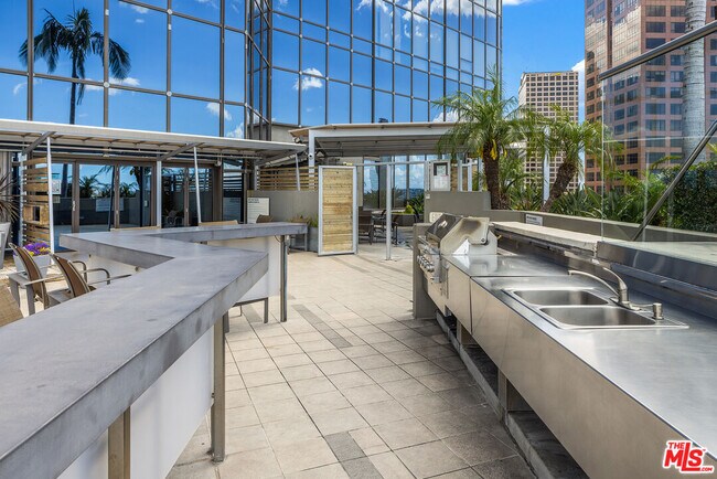 Building Photo - 1100 Wilshire Blvd