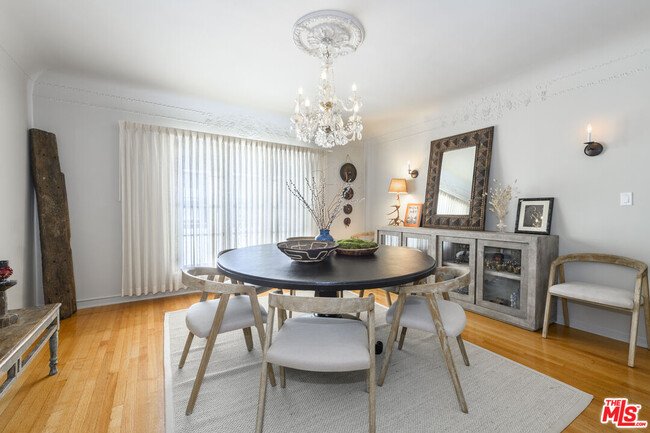 Building Photo - 148 S Orange Dr