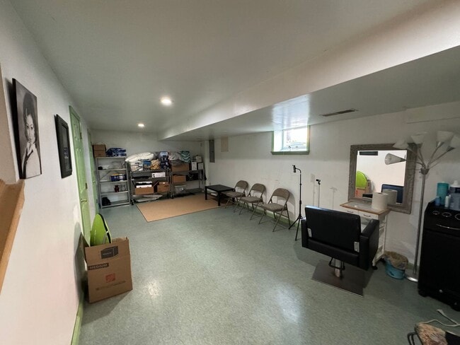 Building Photo - 3 Bedroom 1.5 Bathroom Available in Lancaster