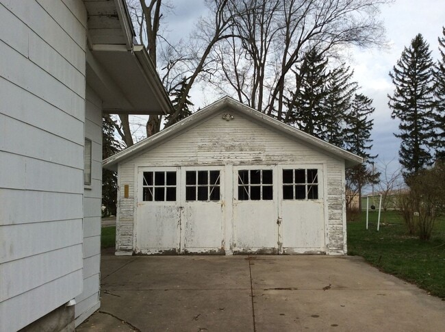 Building Photo - 812 Brentwood Rd