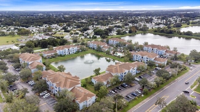 Building Photo - 5800 Lake Pointe Village Cir